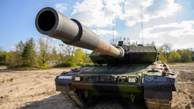 Deutsche Leopard-Panzer an die Ukraine? Ampel und CDU frohlocken – Kritik von Die Linke und AfD — RT DE