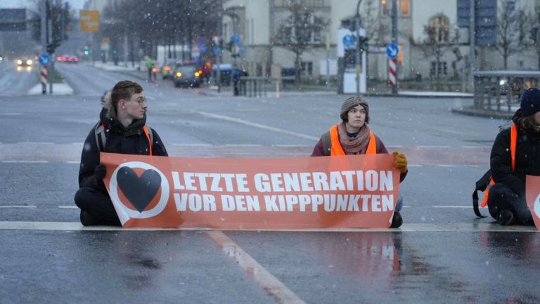 Radikale bei Klimaprotesten? Bundesbehörden sehen Gefahr linksextremistischer Unterwanderung — RT DE