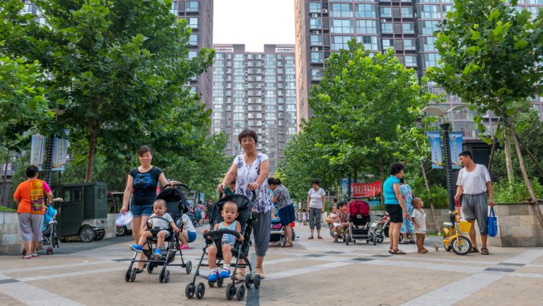 Chinesische Provinz hebt Beschränkungen für Anzahl der Kinder pro Familie auf — RT DE