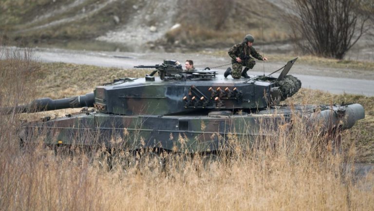 Schweizer Leopard-Panzer könnten Bestände in anderen Ländern wieder auffüllen — RT DE