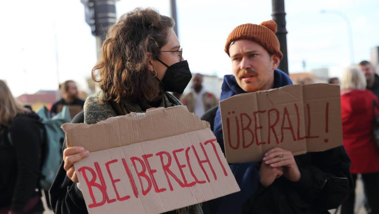 Berlin meldet für 2022 mehr registrierte Flüchtlinge als je zuvor — RT DE