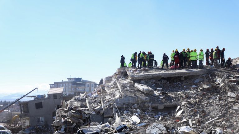 Ganze Stadtgemeinde wird nach Erdbeben komplett neu gebaut — RT DE