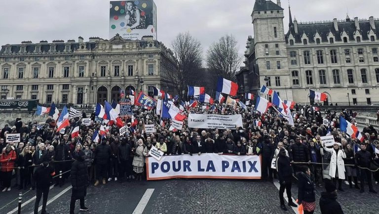 Tausende protestieren in Frankreich gegen NATO, EU und Ukraine-Unterstützung — RT DE