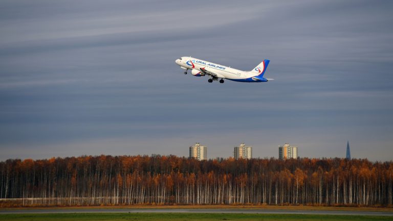 Luftraum über Sankt Petersburg gesperrt, Flüge werden umgeleitet — RT DE