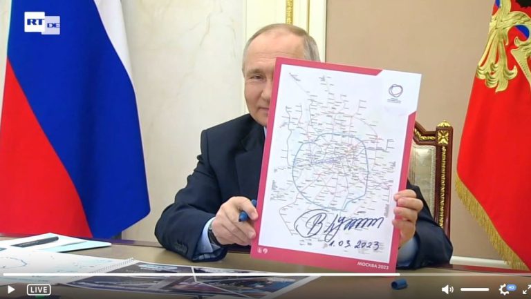 Großer Metroring in Moskau nimmt Fahrgastbetrieb auf – Putin drückt den Startknopf — RT DE
