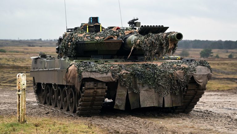 Rheinmetall erwägt Bau einer Panzerfabrik in der Ukraine — RT DE