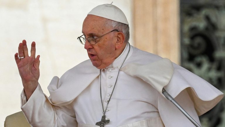 Papst Franziskus setzt sich für Mönche des Kiewer Höhlenklosters ein — RT DE