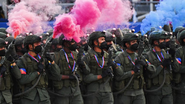 Venezuela entkriminalisiert Homosexualität in Streitkräften — RT DE