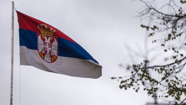 Nach Drohungen der EU legt Serbien Staatsbürgerschaftserleichterung auf Eis — RT DE