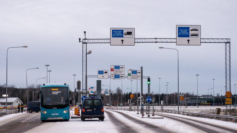 Russland weist Finnen, die zum Einkaufen kommen, an der Grenze zurück — RT DE