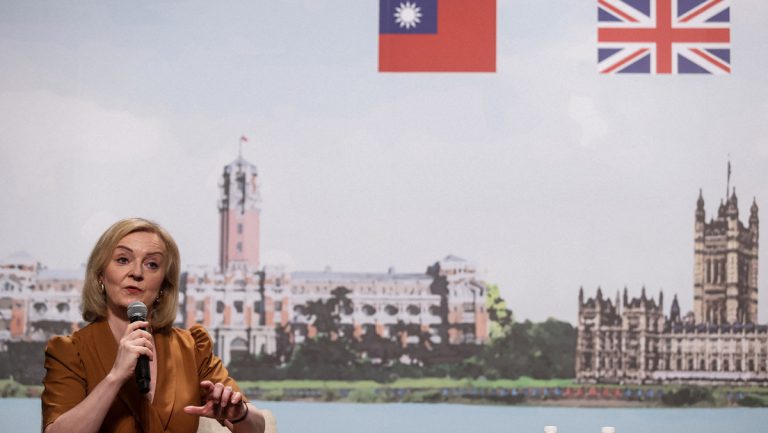 Die britische Ex-Premierministerin besucht Taiwan — RT DE