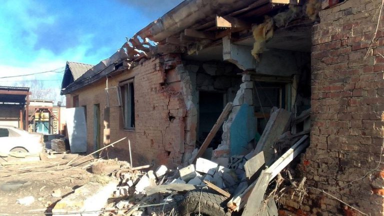 ein Toter, drei Verletzte – Gouverneur meldet „schwersten Tag“ in Schebekino — RT DE