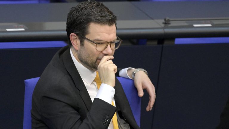 Linksradikaler Anschlag auf Haus von Justizminister Buschmann – Medien schweigen — RT DE
