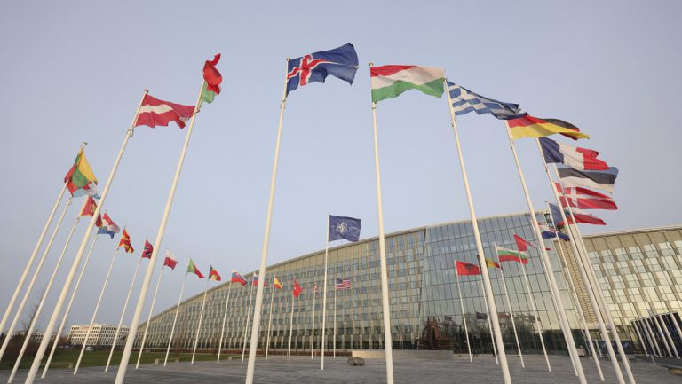 NATO plant einen direkten Krieg gegen Russland — RT DE
