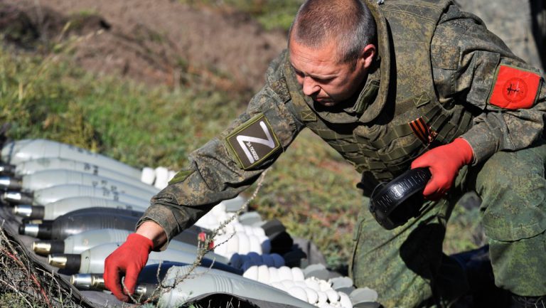 Militärkorrespondent lobt neue russische Artilleriegeschosse – und beklagt Probleme an der Front — RT DE