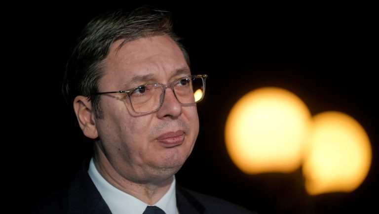 Serbiens Präsident Vučić beklagt sich über 200 Todesdrohungen pro Tag — RT DE