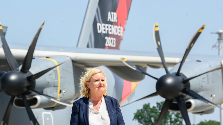 Wehrbeauftragte Högl will Militär zu „wichtigem Teil“ der Schulbildung machen — RT DE