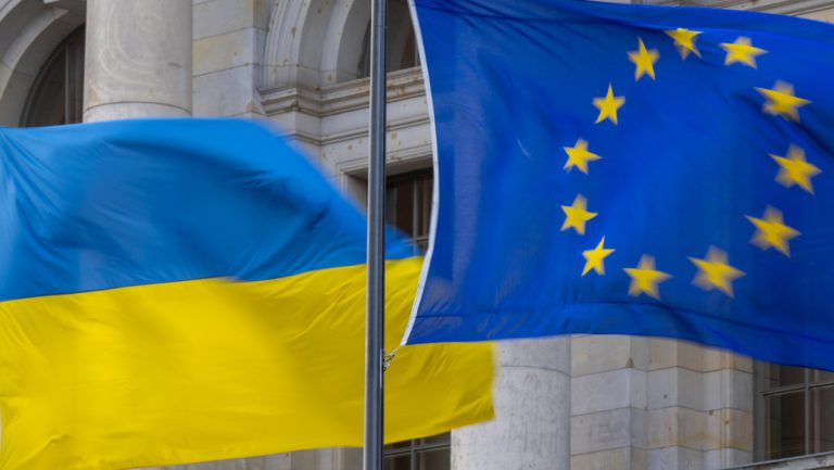 EU bereitet Finanzhilfe in Höhe von 50 Milliarden Euro für Kiew vor — RT DE