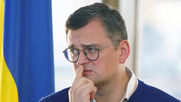 „Bla bla bla“ – Außenminister Kuleba zu Orbáns Äußerungen über Verlust der Souveränität der Ukraine — RT DE
