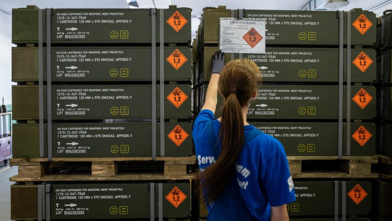 Rheinmetall schließt Munitionsvertrag über vier Milliarden Euro — RT DE