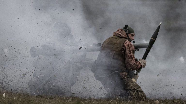 EU könnte militärische Ausbildungsaktivitäten in die Ukraine verlegen — RT DE