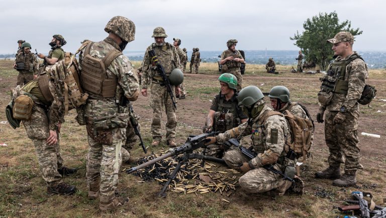 Großbritannien bildet ukrainische Spezialkräfte für Operationen auf der Krim aus — RT DE