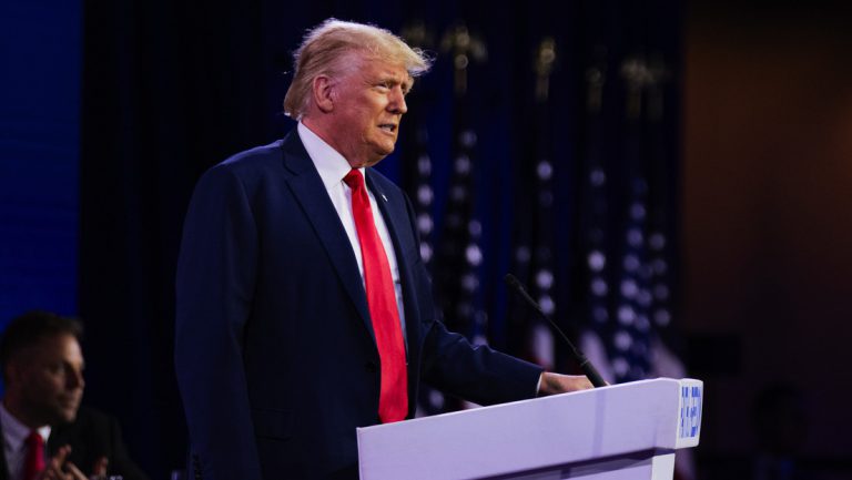 Anklage gegen Trump wegen versuchter Wahlbeeinflussung — RT DE