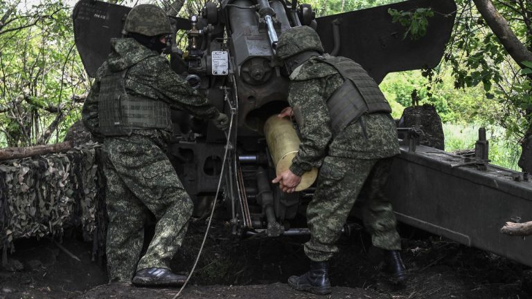 Drei Angriffsgruppen der ukrainischen Streitkräfte westlich von Orechow vernichtet — RT DE