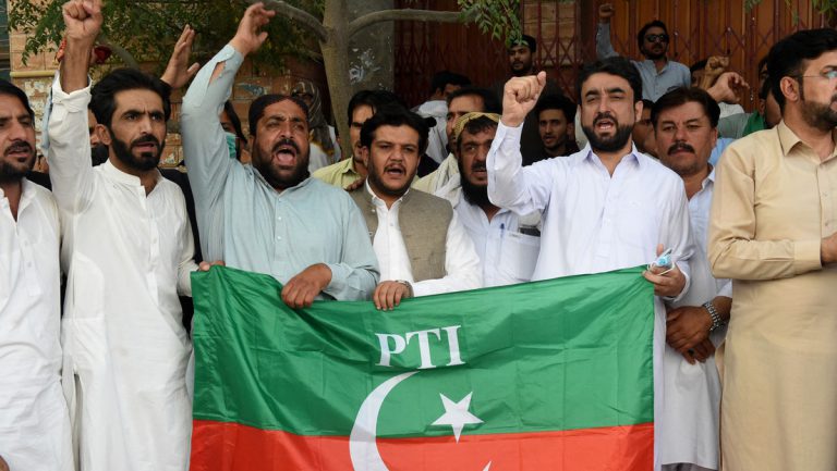 Pakistans Ex-Premierminister Khan festgenommen — RT DE