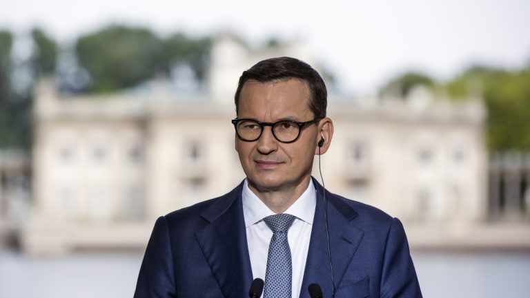 Polens Regierung kündigt Volksabstimmung zur geplanten EU-Asylpolitik an — RT DE