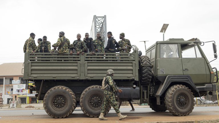 Afrikanische Union lehnt militärische Intervention in Niger ab — RT DE