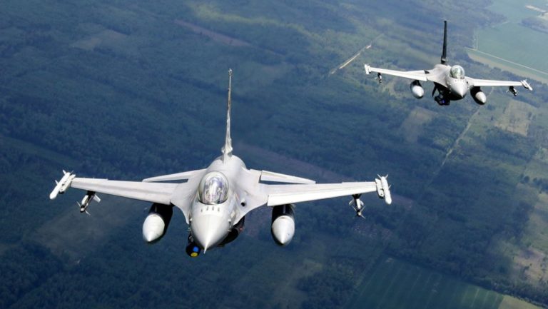 USA genehmigen Lieferung von F-16-Jets aus Niederlanden und Dänemark an Ukraine — RT DE