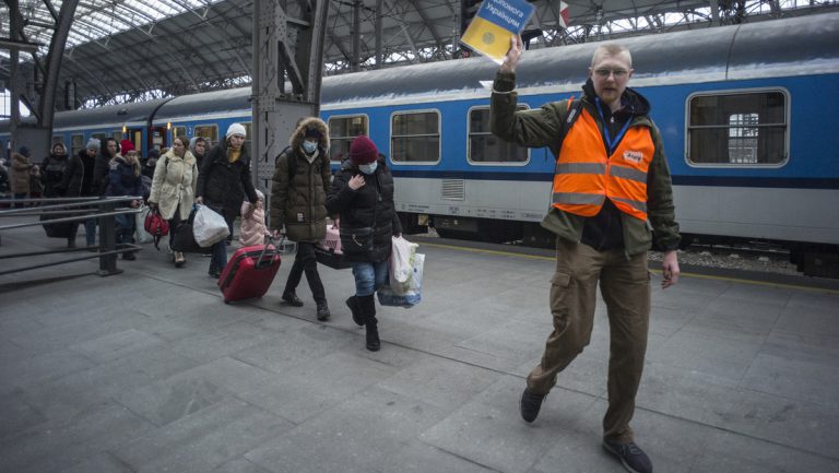 Tschechien bereitet Sonderprogramm für Heimreise ukrainischer Flüchtlinge vor — RT DE