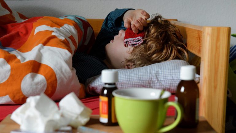 Hausapotheke auffüllen – Kinderärzte warnen vor knappen Arzneimitteln ab Herbst — RT DE