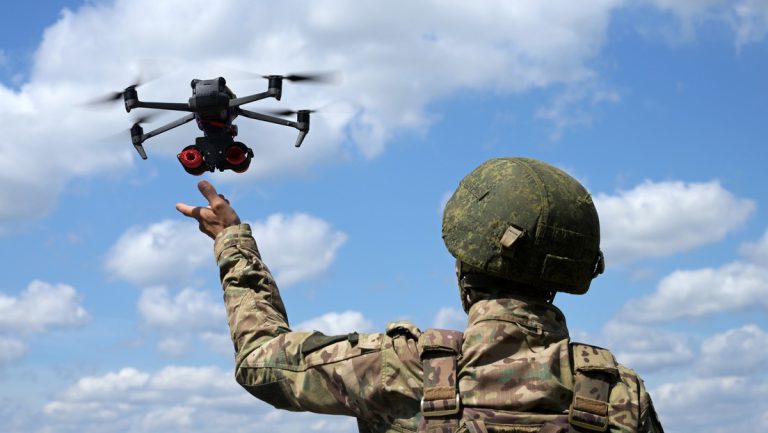 Russisches Militär meldet 42 Drohnenangriffe auf Halbinsel Krim — RT DE