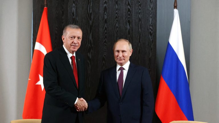 Putin und Erdoğan treffen sich in Sotschi — RT DE
