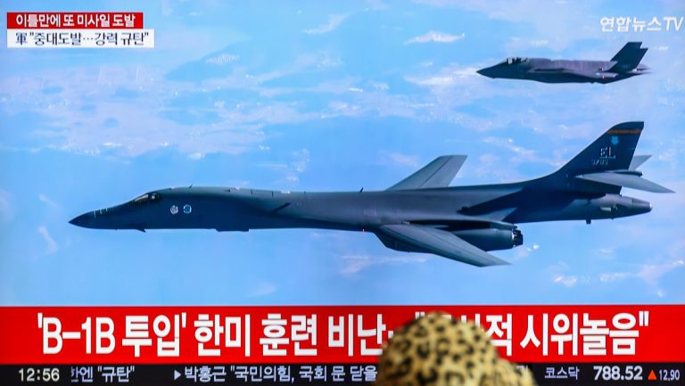 USA entsenden strategische Bomber zu Übungen mit Südkorea und Japan — RT DE