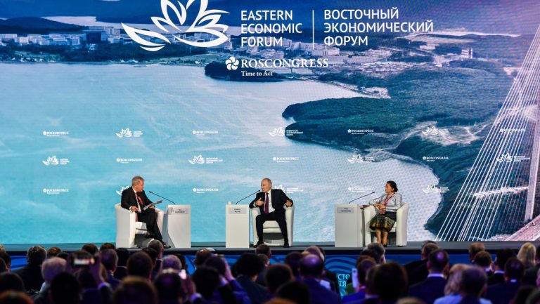 Das Geschehen in Wladiwostok zeigt auf, warum Russland sich verstärkt dem Osten zuwendet — RT DE