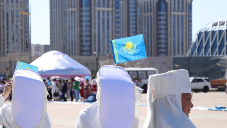 Kasachstan führt Register mit „ausländischen Agenten“ ein — RT DE