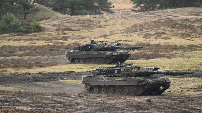 Russisches Verteidigungsministerium meldet Zerstörung zweier Leopard-Panzer — RT DE