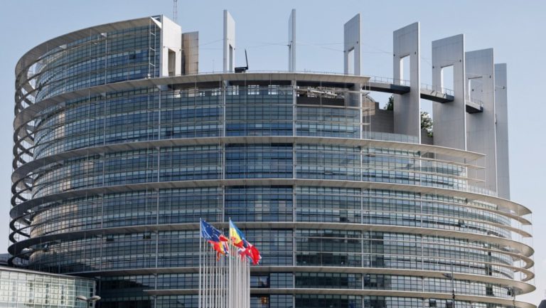 EU-Parlament stimmt für Sanktionen gegen Aserbaidschan — RT DE