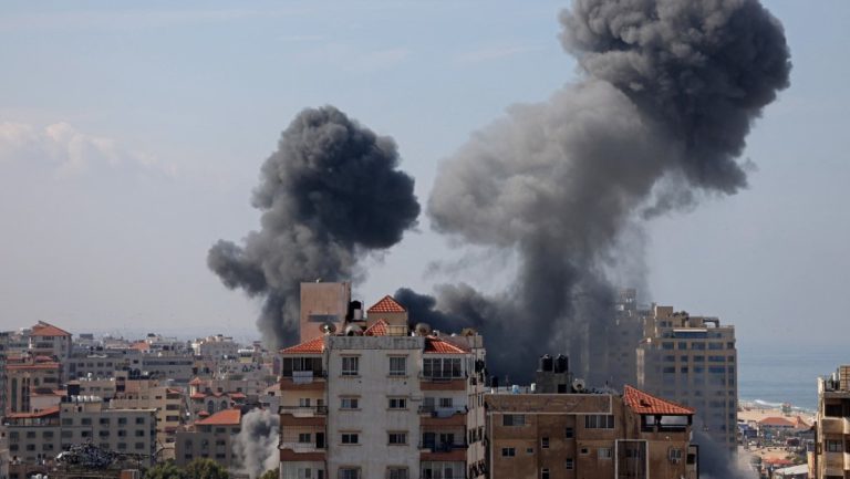 Erste Reaktionen auf die eskalierende Situation im Grenzgebiet Gazastreifen zu Israel — RT DE