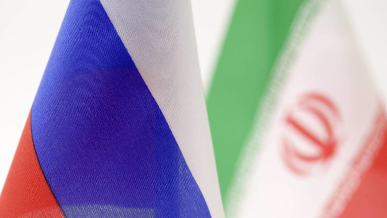 Moskau und Teheran kündigen Ausbau bilateraler Zusammenarbeit an — RT DE