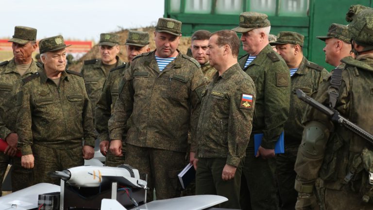 Russland schafft neues Armeekorps und zusätzliche Flottille — RT DE