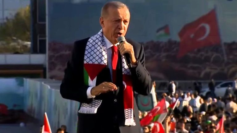 Erdoğan beschuldigt den Westen des „Massakers in Gaza“, Israel zieht Diplomaten aus Ankara ab — RT DE