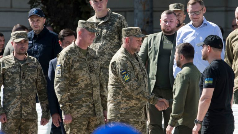 New York Times sieht erste Risse in ukrainischer Führung — RT DE
