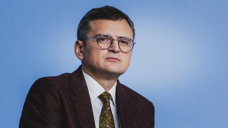 „Habe dutzende Kerzen gekauft“ – Ukrainischer Außenminister erwartet schlimmen Winter — RT DE