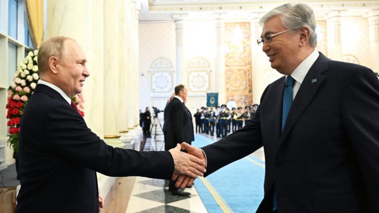 Moskau kritisiert Berichte über Kasachstan als „Putins Hinterhof“ — RT DE