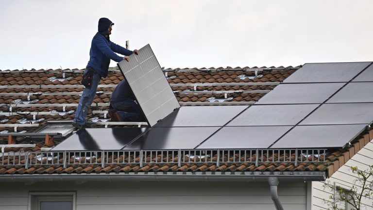 Stromdefizit an 150 Tagen pro Jahr – Sonnen- und Windenergie reichen nicht — RT DE