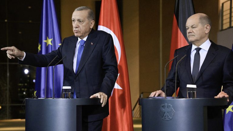 Erdoğan wirft Bundesregierung vor, Teil einer „Kreuzritter-Imperialisten-Struktur“ zu sein — RT DE